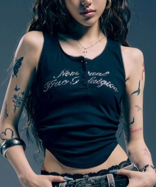 NOMANUAL（NOMANUAL）の「【NOMANUAL×TRUE RELIGION】NO RELIGION SHIRRING SLEEVELESS TEE / 【ノーマニュアル×トゥルーレリジョン】ノーレリジョンヘンリーネックシャーリングタンクトップ（タンクトップ・レディース・チャコール/ブラック/ホワイト・M/S）」の13枚目の写真