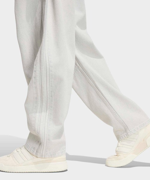 adidas(アディダス)の「ハイライズ バレルレッグ デニムパンツ / アディダスオリジナルス adidas Originals(デニムパンツ・レディース・グレー・26/30/27/30/28/30/30W 30L/31W 30L/32W 30L/29/30/33W 30L/34W 30L/25/30)」の5枚目の写真
