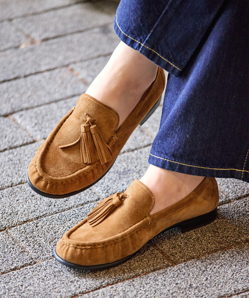 MOHI(モヒ)の「MOHI / モヒ スウェードタッセルローファー(ローファー・レディース・ブラウン/ブラック・LARGE/MEDIUM/SMALL/X-SMALL)」の2枚目の写真