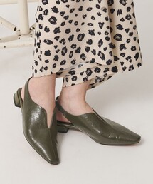 Vカット バックストラップ パンプス