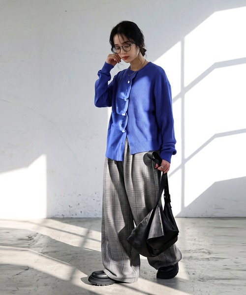 antiqua(アンティカ)の「カシミヤタッチ ドレープ ニットカーディガン(ニット/セーター・レディース・ブラック/杢グレー/ブルー・ONESIZE)」の11枚目の写真