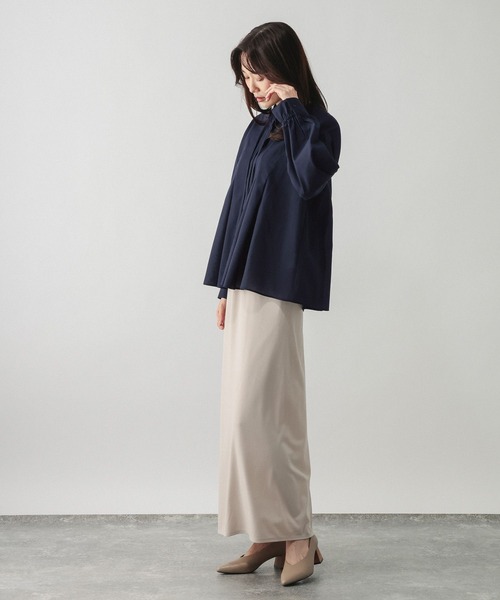GLOBAL WORK（グローバルワーク）の「キレイつづくタックリボンタイ/797646（シャツ/ブラウス・レディース・ネイビー/サックスブルー系2/オフホワイト・MEDIUM/LARGE）」の9枚目の写真