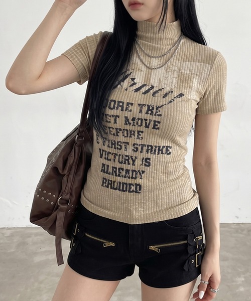 non-hedge(ノンヘッジ)の「リブハイネックロゴトップス(Tシャツ/カットソー・レディース・ブラック/ベージュ/イエロー/ピンク・FREE)」の3枚目の写真