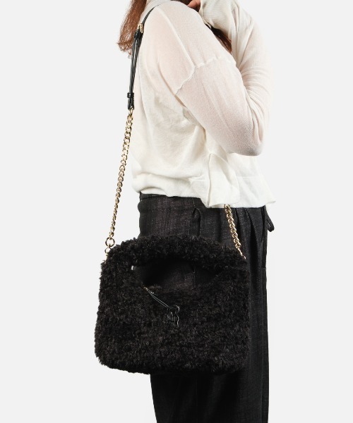 STEVE MADDEN(スティーブマデン)の「ファーラウンドバッグ/S.MADDEN BFLUFFY-XA(ハンドバッグ・レディース・ブラック×ゴールド/レオパード・F)」の2枚目の写真