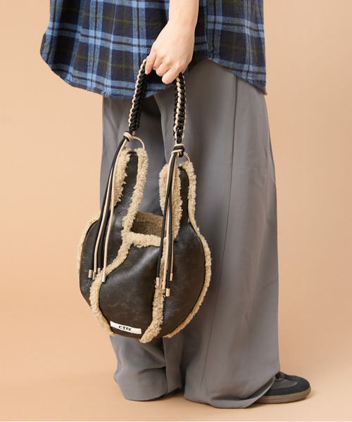 CONTROL FREAK / CTFK(コントロールフリーク)の「CONTROL FREAK / CTFK(コントロールフリーク)ムートンボールクラックバッグ(ショルダーバッグ・レディース・ブラウン/ブラック・FREE)」の5枚目の写真