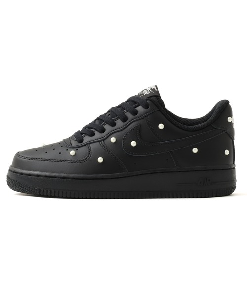 NIKE(ナイキ)の「NIKE WMNS AIR FORCE 1 '07 SE / ナイキ ウィメンズ エア フォース 1 '07 SE【SP】(スニーカー・レディース・ブラック・23.5cm/23.0cm/22.5cm/25.0cm/24.5cm/24.0cm)」の1枚目の写真