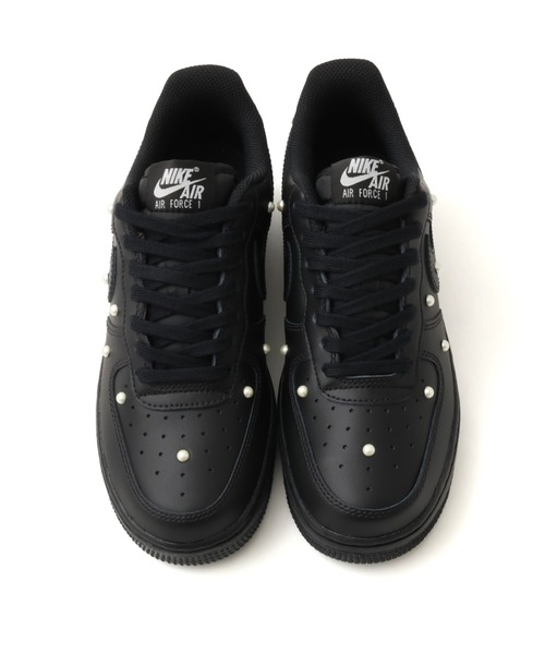 NIKE(ナイキ)の「NIKE WMNS AIR FORCE 1 '07 SE / ナイキ ウィメンズ エア フォース 1 '07 SE【SP】(スニーカー・レディース・ブラック・23.5cm/23.0cm/22.5cm/25.0cm/24.5cm/24.0cm)」の2枚目の写真