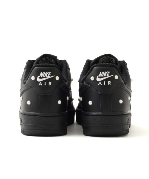 NIKE(ナイキ)の「NIKE WMNS AIR FORCE 1 '07 SE / ナイキ ウィメンズ エア フォース 1 '07 SE【SP】(スニーカー・レディース・ブラック・23.5cm/23.0cm/22.5cm/25.0cm/24.5cm/24.0cm)」の4枚目の写真