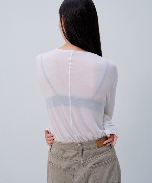 NOTIA(ノティア)の「ボタン開きTシャツ_アイボリー(Tシャツ/カットソー・レディース・その他・SMALL/MEDIUM)」の3枚目の写真