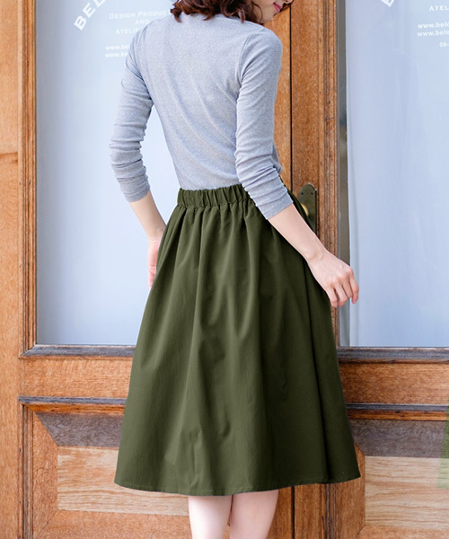 Pierrot（ピエロ）の「ミモレ膝丈タフタ フレアスカート（スカート・レディース・ベージュ/ピンク/ネイビー/ホワイト/ブルー/ダークカーキ/スモークピンク/ブルー系その他・L/M）」の17枚目の写真