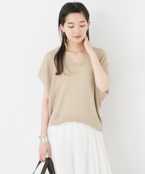 URBAN RESEARCH（アーバンリサーチ）の「Vネックボリュームニット（ニット/セーター・レディース・ブラック/ベージュ/ブラウン系その他・FREE）」の3枚目の写真