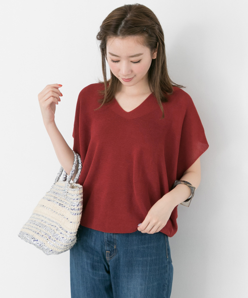 URBAN RESEARCH（アーバンリサーチ）の「Vネックボリュームニット（ニット/セーター・レディース・ブラック/ベージュ/ブラウン系その他・FREE）」の4枚目の写真