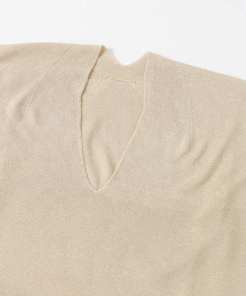 URBAN RESEARCH（アーバンリサーチ）の「Vネックボリュームニット（ニット/セーター・レディース・ブラック/ベージュ/ブラウン系その他・FREE）」の11枚目の写真