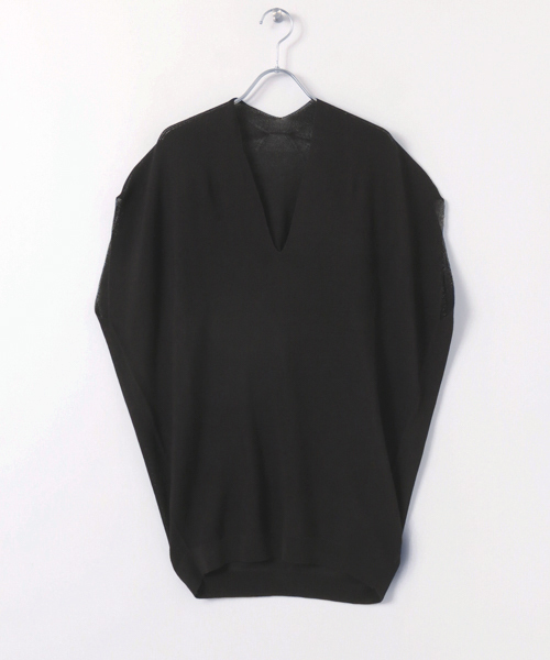 URBAN RESEARCH（アーバンリサーチ）の「Vネックボリュームニット（ニット/セーター・レディース・ブラック/ベージュ/ブラウン系その他・FREE）」の17枚目の写真