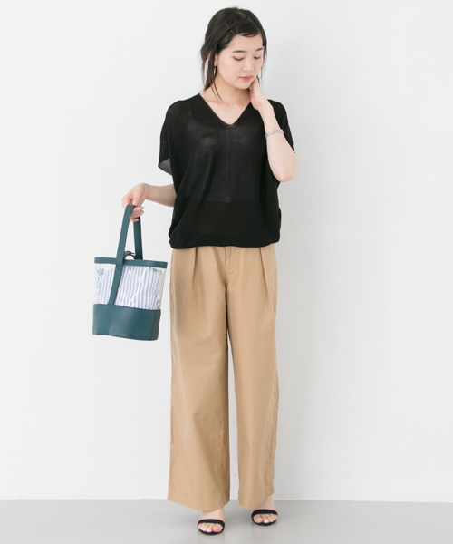 URBAN RESEARCH（アーバンリサーチ）の「Vネックボリュームニット（ニット/セーター・レディース・ブラック/ベージュ/ブラウン系その他・FREE）」の15枚目の写真