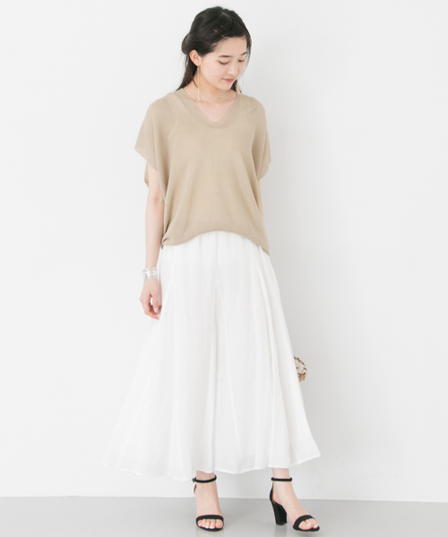 URBAN RESEARCH（アーバンリサーチ）の「Vネックボリュームニット（ニット/セーター・レディース・ブラック/ベージュ/ブラウン系その他・FREE）」の16枚目の写真