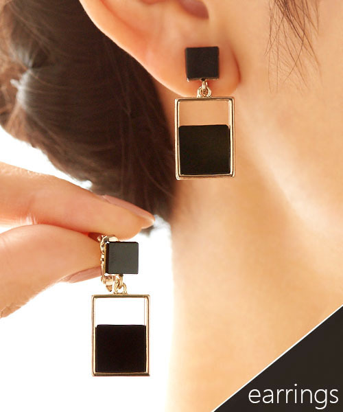 STYLE DELI(スタイルデリ)の「SQUARE earring 002(イヤリング・レディース・ゴールド・FREE)」の1枚目の写真