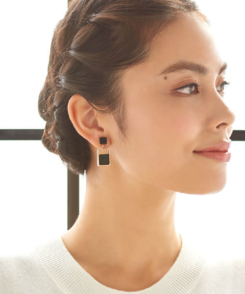 STYLE DELI(スタイルデリ)の「SQUARE earring 002(イヤリング・レディース・ゴールド・FREE)」の5枚目の写真