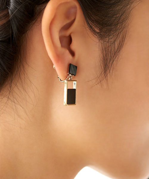 STYLE DELI(スタイルデリ)の「SQUARE earring 002(イヤリング・レディース・ゴールド・FREE)」の4枚目の写真
