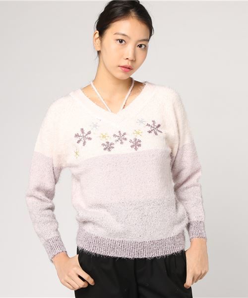 axes femme POETIQUE（アクシーズファムポエティック）の「雪チャーム＆刺繍入ニットプルオーバー（ニット/セーター・レディース・パープル/グレー/ブルー・MEDIUM）」の12枚目の写真