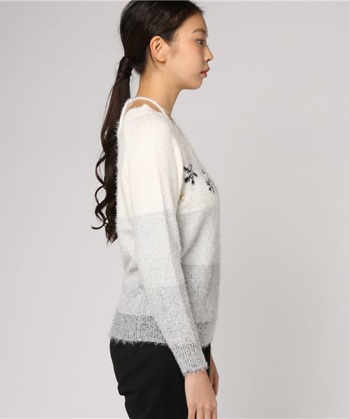 axes femme POETIQUE（アクシーズファムポエティック）の「雪チャーム＆刺繍入ニットプルオーバー（ニット/セーター・レディース・パープル/グレー/ブルー・MEDIUM）」の4枚目の写真