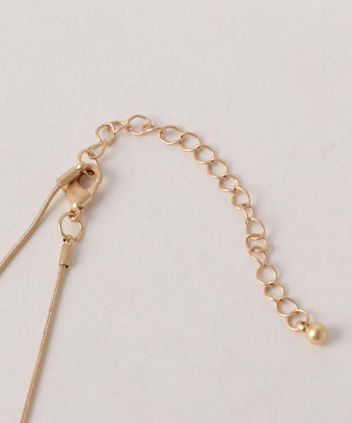 BEAUTY&YOUTH UNITED ARROWS（ビューティーアンドユースユナイテッドアローズ）の「BYメタルリーフドロップペンダント ο（ネックレス・レディース・シルバー/ゴールド・FREE）」の4枚目の写真