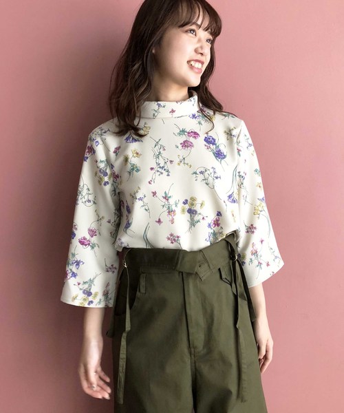 BE NEAT(ビーニート)の「【日本製】ガーデンプリントロールカラー7分袖ブラウス(シャツ/ブラウス・レディース・ベージュ/ネイビー・MEDIUM)」の1枚目の写真