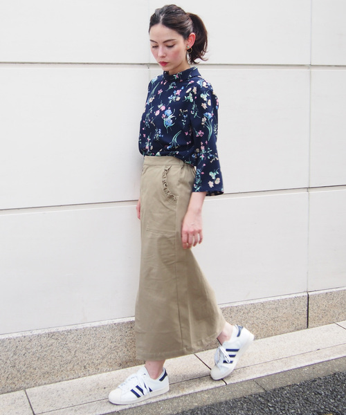 BE NEAT(ビーニート)の「【日本製】ガーデンプリントロールカラー7分袖ブラウス(シャツ/ブラウス・レディース・ベージュ/ネイビー・MEDIUM)」の6枚目の写真