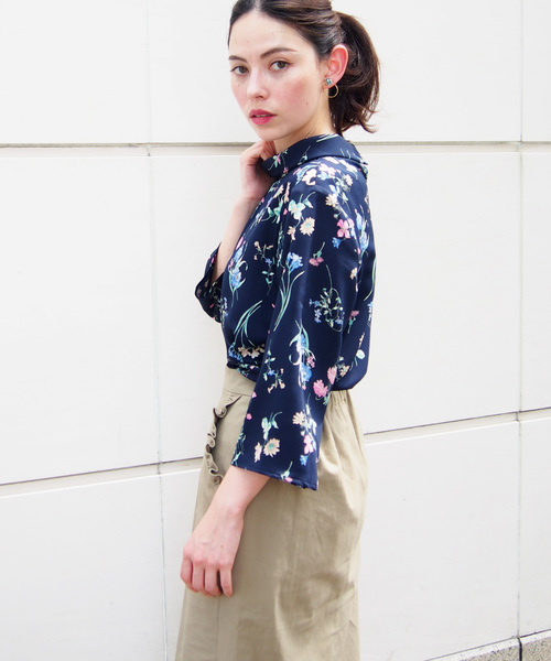 BE NEAT(ビーニート)の「【日本製】ガーデンプリントロールカラー7分袖ブラウス(シャツ/ブラウス・レディース・ベージュ/ネイビー・MEDIUM)」の5枚目の写真