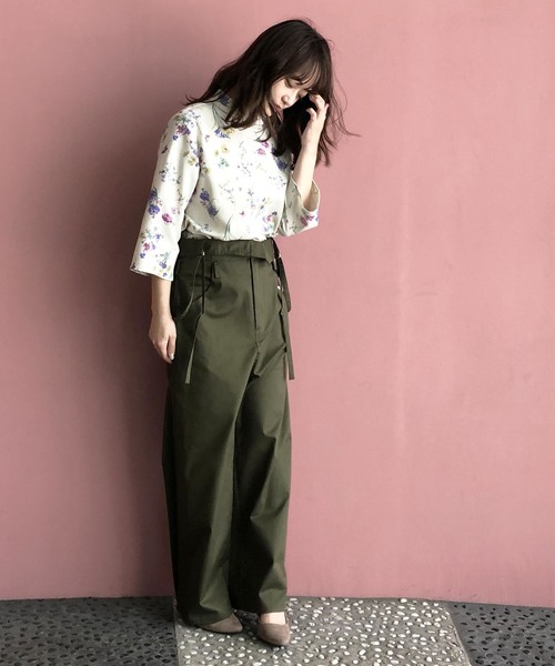 BE NEAT(ビーニート)の「【日本製】ガーデンプリントロールカラー7分袖ブラウス(シャツ/ブラウス・レディース・ベージュ/ネイビー・MEDIUM)」の14枚目の写真