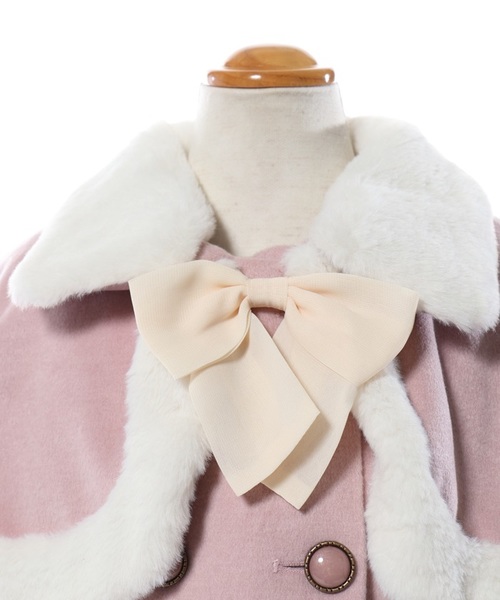 axes femme（アクシーズファム）の「フリル×ファーケープ付コート