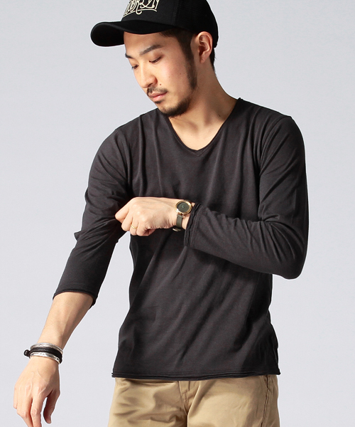 BEAMS(ビームス)の「BEAMS / カットオフ 天竺 VネックTEE(Tシャツ/カットソー・メンズ・オフホワイト/ライトグレー/ネイビー/レッド/マスタード/ブラック系その他・LARGE/MEDIUM/SMALL/X-LARGE)」の2枚目の写真