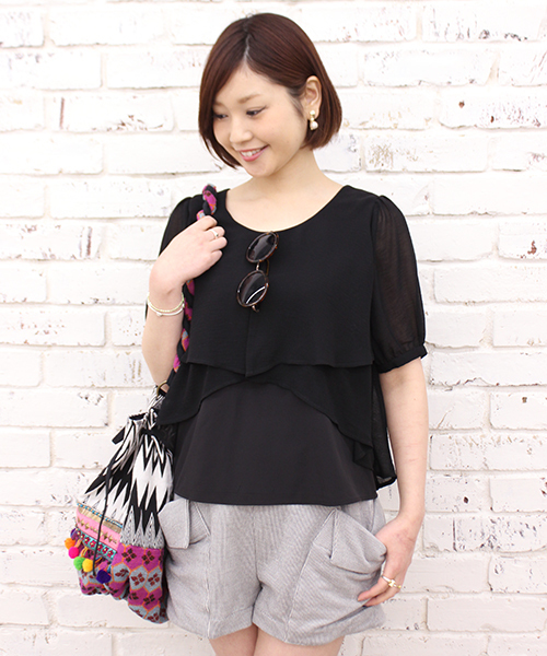 mystic（ミスティック）の「フリル重ねプルオーバー（シャツ/ブラウス・レディース・オフホワイト/ベージュ/ブルー/ブラック・ﾌﾘ-）」の3枚目の写真