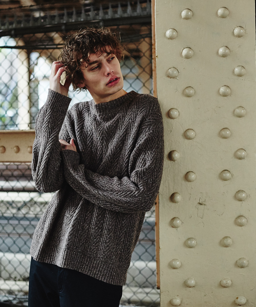 ABAHOUSE（アバハウス）の「シルクネップクルーネックニット（ニット/セーター・メンズ・チャコールグレー/グリーン/アイボリー/モカ・44/46/48）」の4枚目の写真