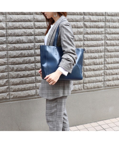 GUSCIO(グッシオ)の「【グッシオレザー】本革 トートバッグ 通勤通学(ビジネスバッグ・レディース・ブラック/ブラウン系その他/ライトグレー/ネイビー・FREE)」の5枚目の写真