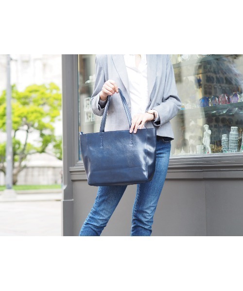 GUSCIO(グッシオ)の「【グッシオレザー】本革 トートバッグ 通勤通学(ビジネスバッグ・レディース・ブラック/ブラウン系その他/ライトグレー/ネイビー・FREE)」の6枚目の写真