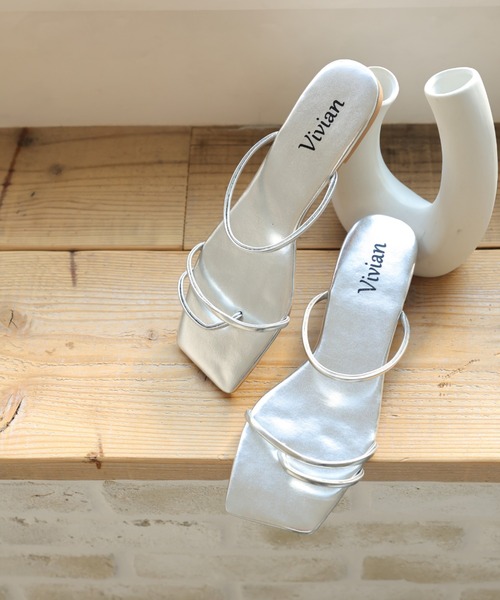 VIVIAN(ヴィヴィアン)の「スクエアトゥ華奢ストラップトングフラットサンダル(サンダル・レディース・アイボリー/イエロー/ガンメタ/ブラック/ホワイト/ベージュ系その他6/シルバー/キャメル/グリーン/ピンク/Moca/パイソン/カーキ/ホワイト×レッド・S/L/LL/M)」の12枚目の写真