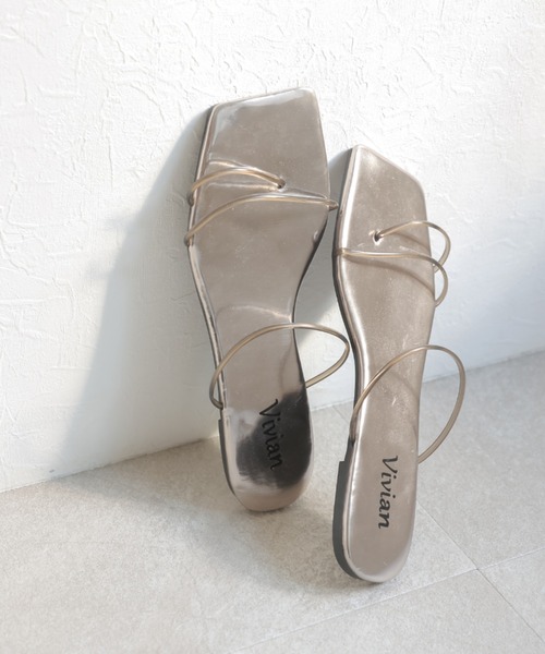 VIVIAN(ヴィヴィアン)の「スクエアトゥ華奢ストラップトングフラットサンダル(サンダル・レディース・アイボリー/イエロー/ガンメタ/ブラック/ホワイト/ベージュ系その他6/シルバー/キャメル/グリーン/ピンク/Moca/パイソン/カーキ/ホワイト×レッド・S/L/LL/M)」の13枚目の写真