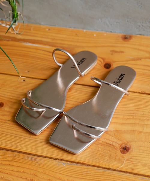 VIVIAN(ヴィヴィアン)の「スクエアトゥ華奢ストラップトングフラットサンダル(サンダル・レディース・アイボリー/イエロー/ガンメタ/ブラック/ホワイト/ベージュ系その他6/シルバー/キャメル/グリーン/ピンク/Moca/パイソン/カーキ/ホワイト×レッド・S/L/LL/M)」の15枚目の写真