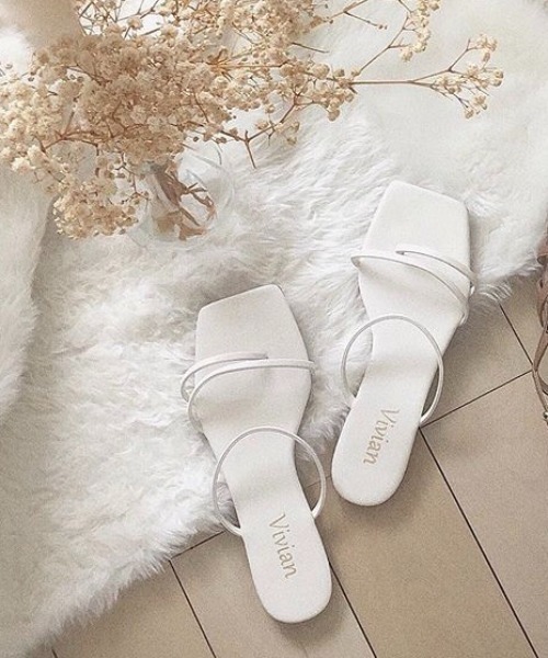 VIVIAN(ヴィヴィアン)の「スクエアトゥ華奢ストラップトングフラットサンダル(サンダル・レディース・アイボリー/イエロー/ガンメタ/ブラック/ホワイト/ベージュ系その他6/シルバー/キャメル/グリーン/ピンク/Moca/パイソン/カーキ/ホワイト×レッド・S/L/LL/M)」の18枚目の写真