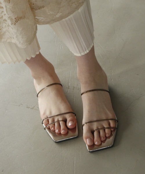 VIVIAN(ヴィヴィアン)の「スクエアトゥ華奢ストラップトングフラットサンダル(サンダル・レディース・アイボリー/イエロー/ガンメタ/ブラック/ホワイト/ベージュ系その他6/シルバー/キャメル/グリーン/ピンク/Moca/パイソン/カーキ/ホワイト×レッド・S/L/LL/M)」の22枚目の写真