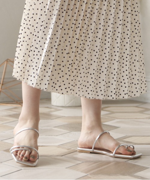 VIVIAN(ヴィヴィアン)の「スクエアトゥ華奢ストラップトングフラットサンダル(サンダル・レディース・アイボリー/イエロー/ガンメタ/ブラック/ホワイト/ベージュ系その他6/シルバー/キャメル/グリーン/ピンク/Moca/パイソン/カーキ/ホワイト×レッド・S/L/LL/M)」の21枚目の写真