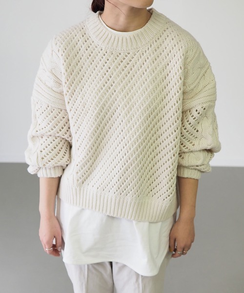 Riberry(リベリー)の「透かし柄ニット(ニット/セーター・レディース・チャコールグレー/オフホワイト/ブラック/ベージュ/カーキ・MEDIUM)」の2枚目の写真