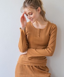 bijorie（ビジュリィ）の「オーガニックコットンリブ／カップつきヘンリーネックトップス（ルームウェア/パジャマ・レディース）」