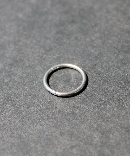 BROTHERHOOD（ブラザーフッド）の「【BROTHERHOOD】サージカル ステンレス サークル フープ ピアス（ピアス（片耳用）・メンズ・ゴールド/シルバー/ブラック・MEDIUM/LARGE/SMALL）」の5枚目の写真