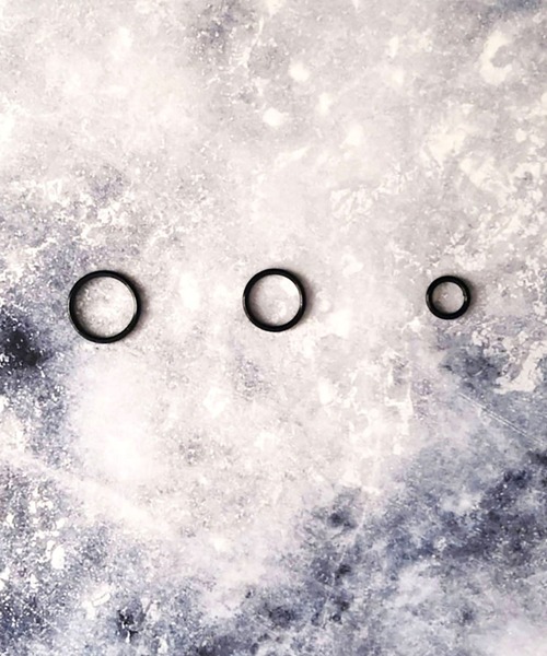 BROTHERHOOD（ブラザーフッド）の「【BROTHERHOOD】サージカル ステンレス サークル フープ ピアス（ピアス（片耳用）・メンズ・ゴールド/シルバー/ブラック・MEDIUM/LARGE/SMALL）」の6枚目の写真