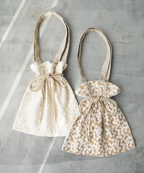 moi tytto（モイテュット）の「お花畑トート（トートバッグ・レディース・マスタード/ナチュラル・FREE）」の4枚目の写真