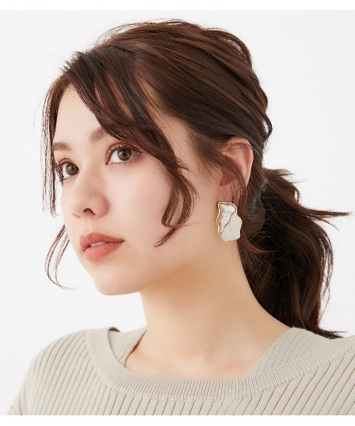 rienda(リエンダ)の「変形ニュアンスピアス(ピアス(両耳用)・レディース・ゴールド・FREE)」の4枚目の写真