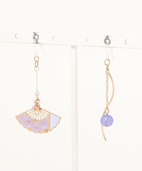 カヤ（カヤ）の「【カヤ】透かし吉祥アシンメトリーピアス（ピアス（両耳用）・レディース・ホワイト/レッド/オレンジ/ブルー/桜/ライトパープル・FREE）」の4枚目の写真