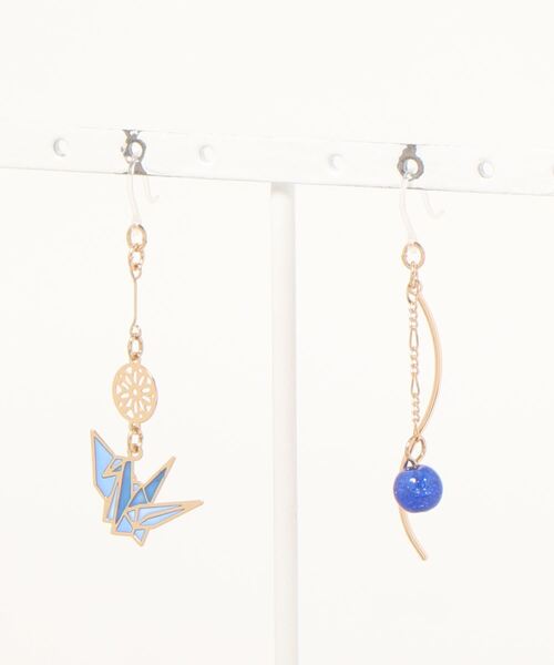 カヤ（カヤ）の「【カヤ】透かし吉祥アシンメトリーピアス（ピアス（両耳用）・レディース・ホワイト/レッド/オレンジ/ブルー/桜/ライトパープル・FREE）」の3枚目の写真